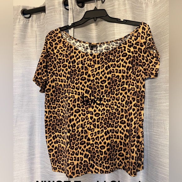 Torrid Leopard Print Short Sleeve Off The Shoulder Top Size 1 Chic Sexy - Picture 2 of 2